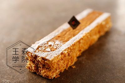 女生學習甜品制作,以后開個甜品店好不好-培訓通